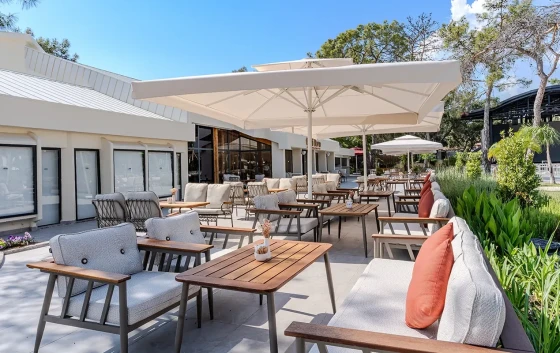 RESTAURANT & BAR