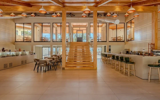 RESTAURANT & BAR